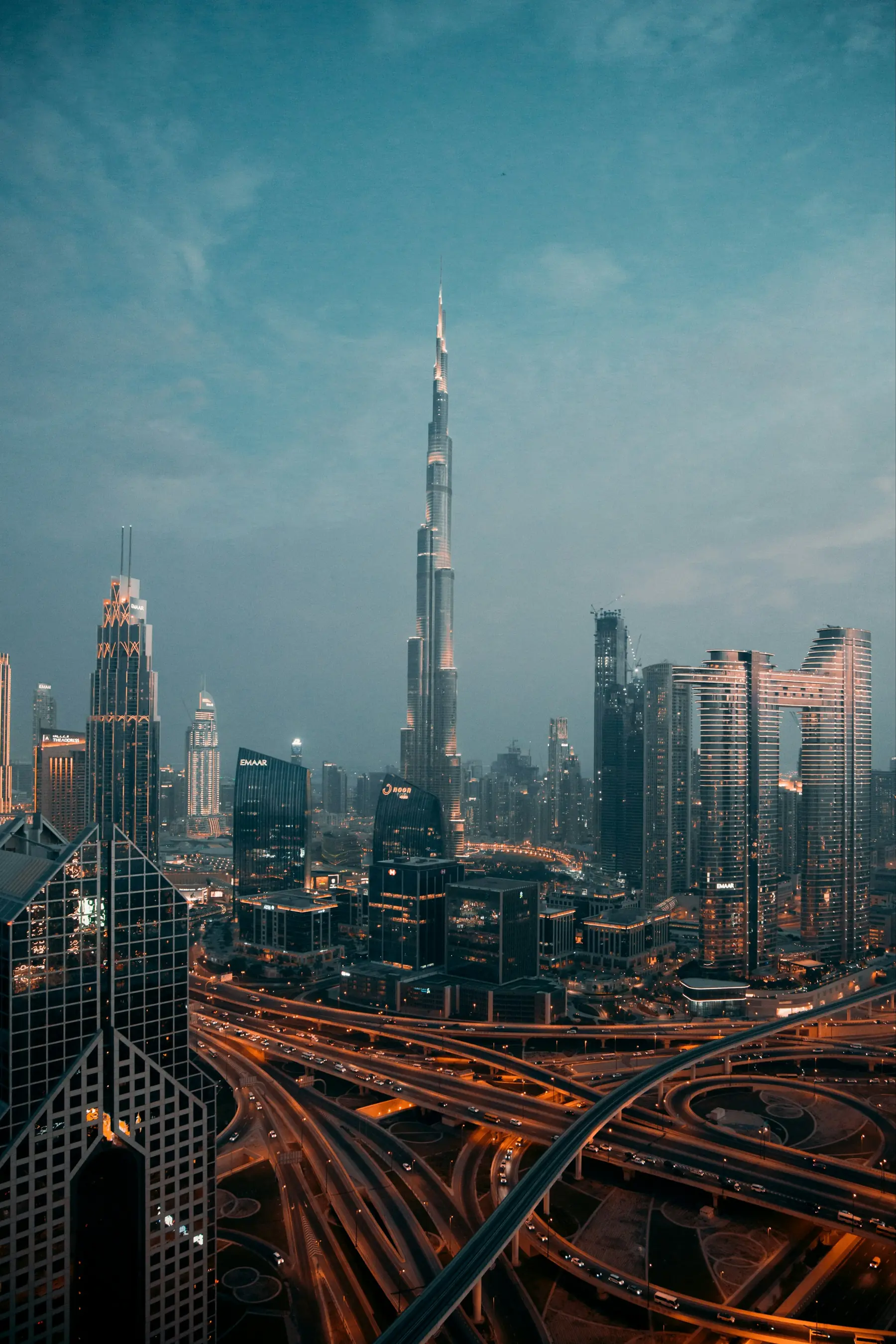 Sheikh Zayed Road and the Burj Khalifa at dusk